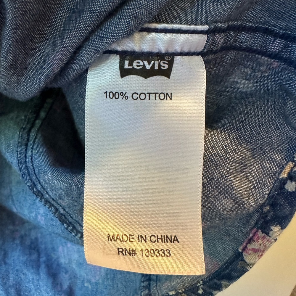 Levi’s Denim Floral Shirt - Picture 8 of 10